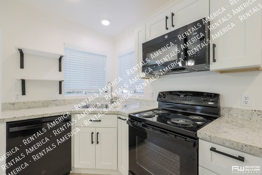 Beautiful home in Val Vista Lakes property image