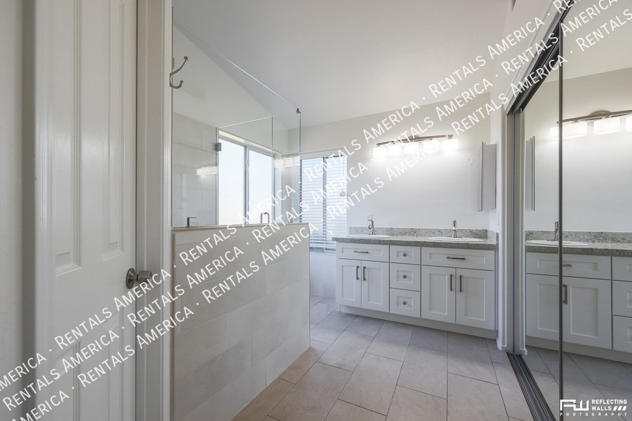 Beautiful home in Val Vista Lakes property image