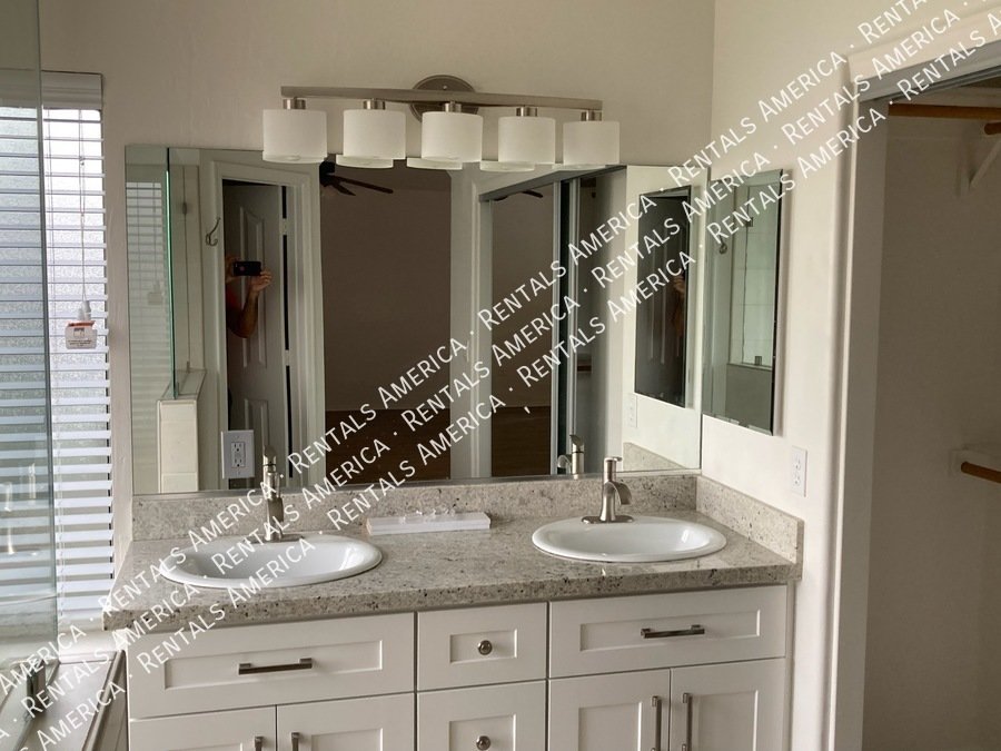 Beautiful home in Val Vista Lakes property image