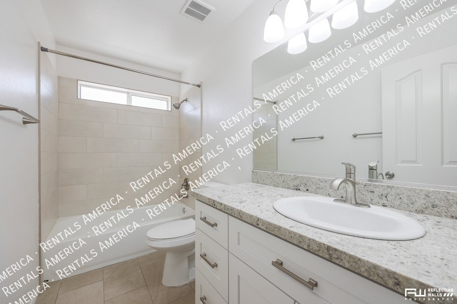 Beautiful home in Val Vista Lakes property image