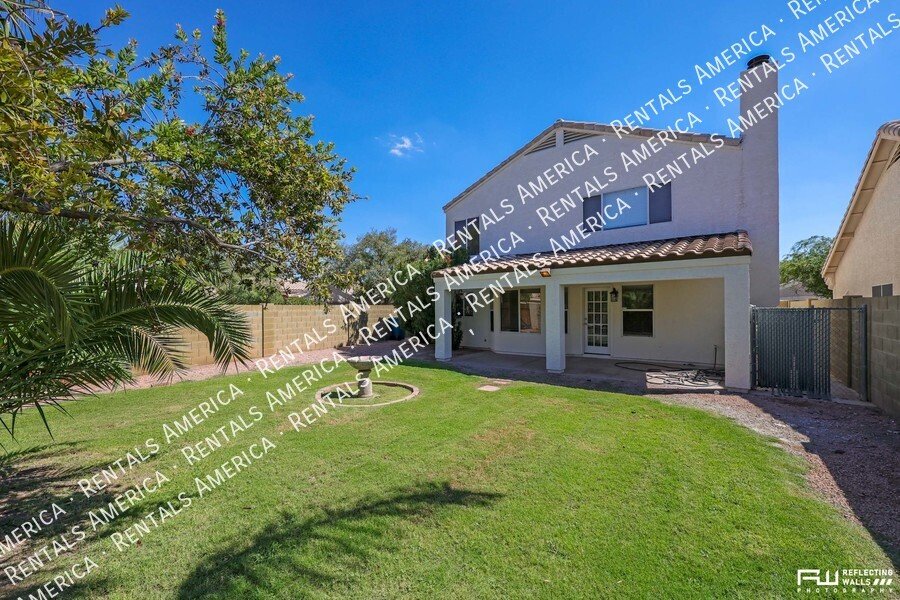 Beautiful home in Val Vista Lakes property image