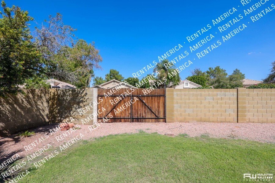 Beautiful home in Val Vista Lakes property image