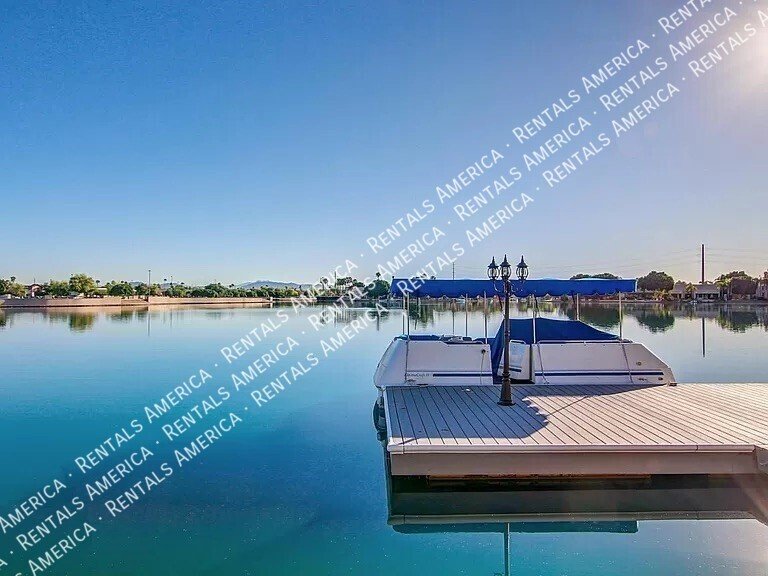 Beautiful home in Val Vista Lakes property image