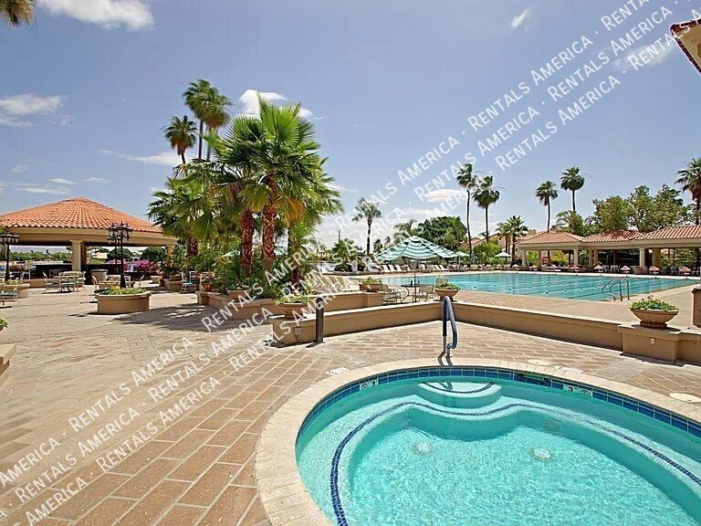 Beautiful home in Val Vista Lakes property image