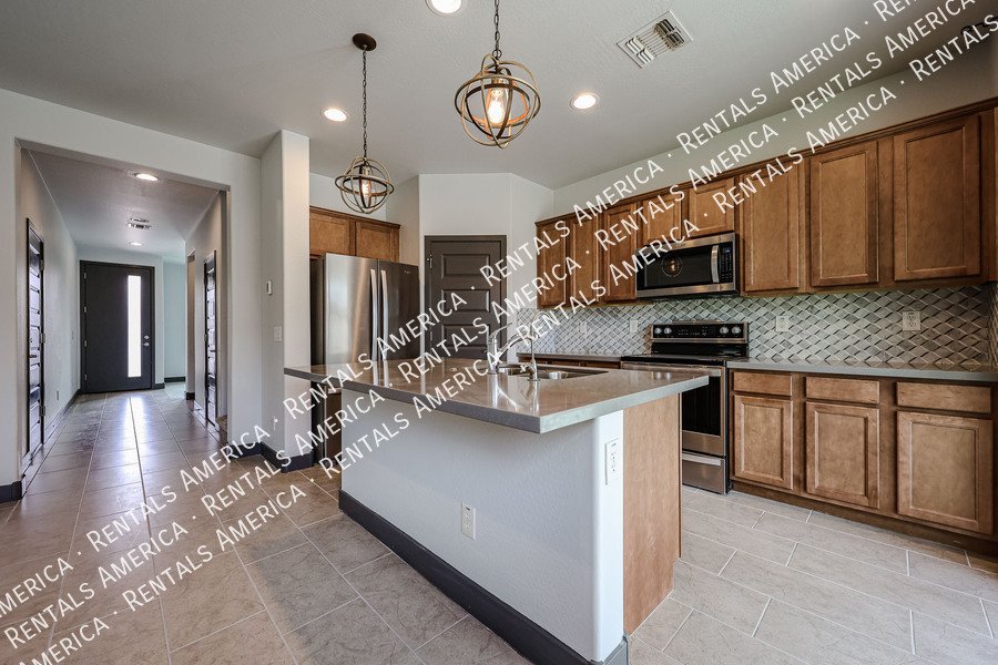 Beautiful 3-bed 2.5-bath home located in the sought-after Eastmark property image