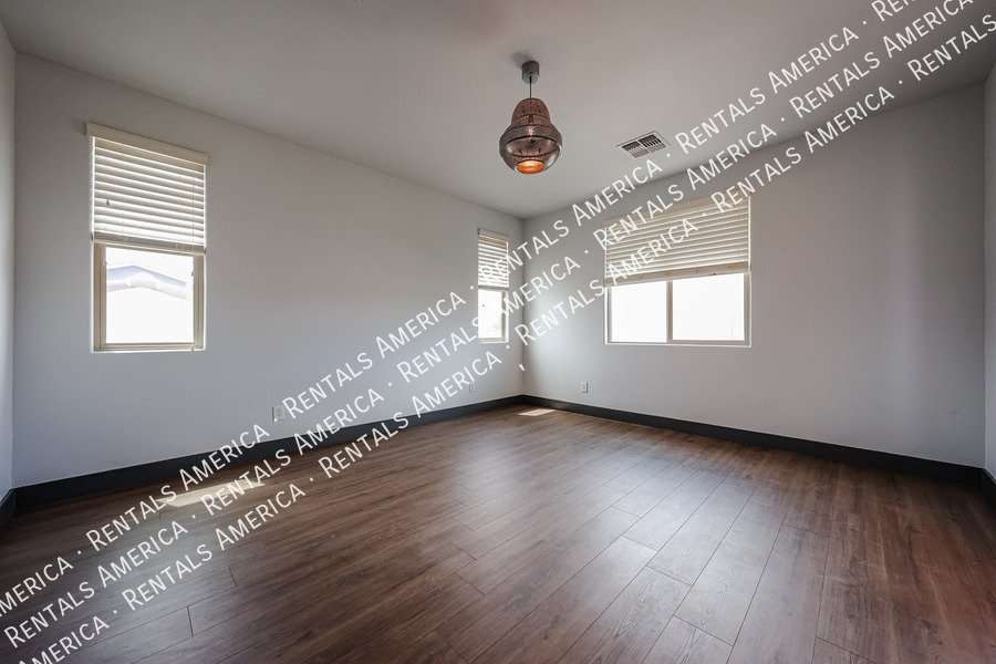 Beautiful 3-bed 2.5-bath home located in the sought-after Eastmark property image