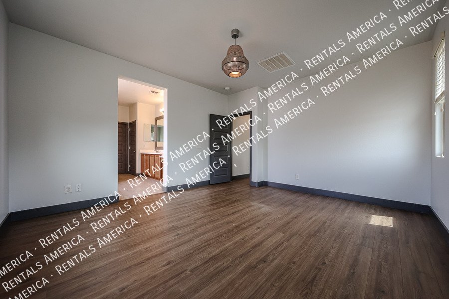 Beautiful 3-bed 2.5-bath home located in the sought-after Eastmark property image