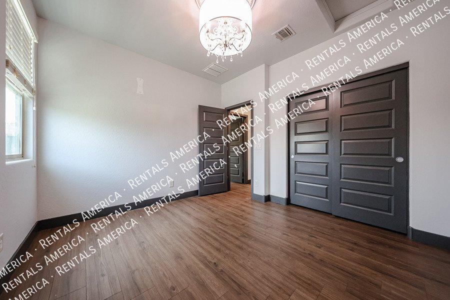 Beautiful 3-bed 2.5-bath home located in the sought-after Eastmark property image