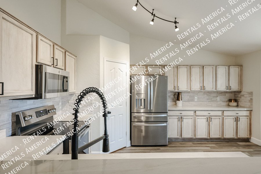 Beautiful 3 BR/2 BA Home in Coronado Ranch, Gilbert w/ Pool! property image