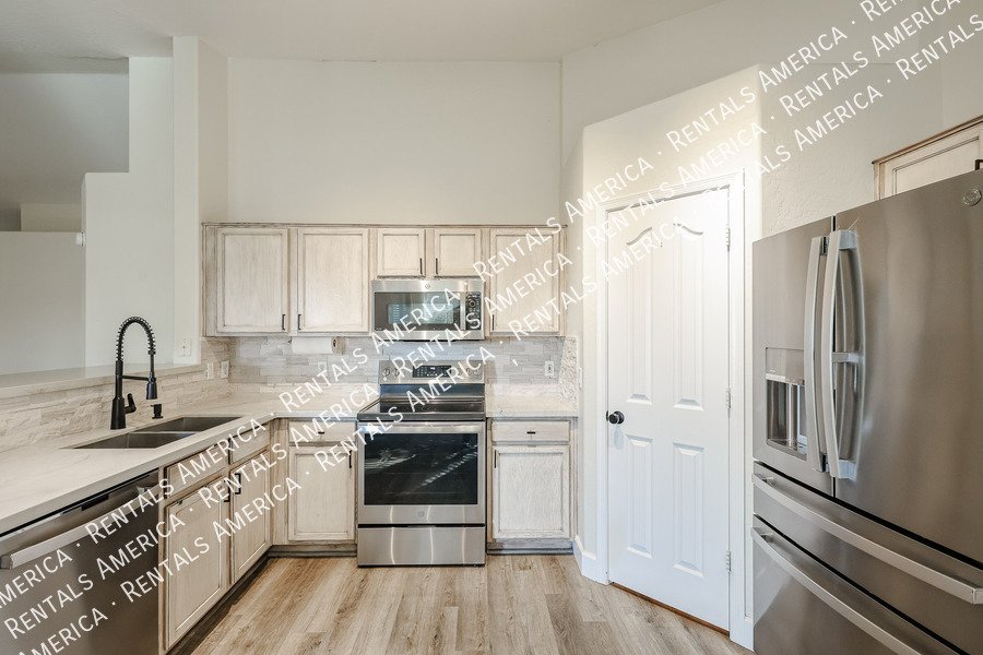 Beautiful 3 BR/2 BA Home in Coronado Ranch, Gilbert w/ Pool! property image