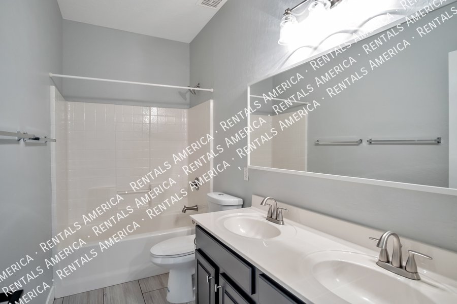 COMING SOON! Stunning 5 Bedroom 3.5 Bath Home in Gilbert! property image