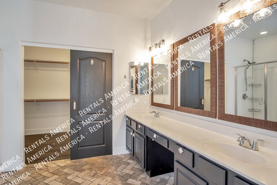 COMING SOON! Stunning 5 Bedroom 3.5 Bath Home in Gilbert! property image