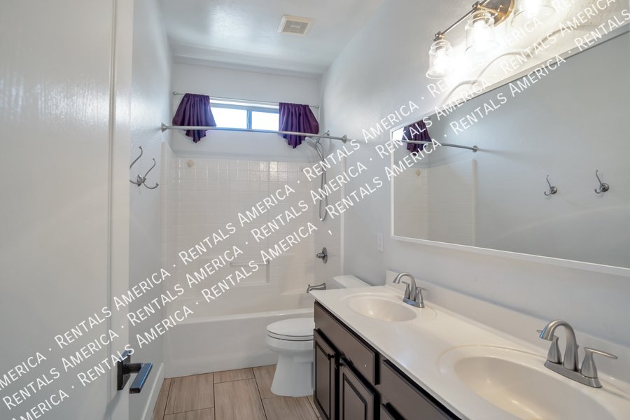 COMING SOON! Stunning 5 Bedroom 3.5 Bath Home in Gilbert! property image