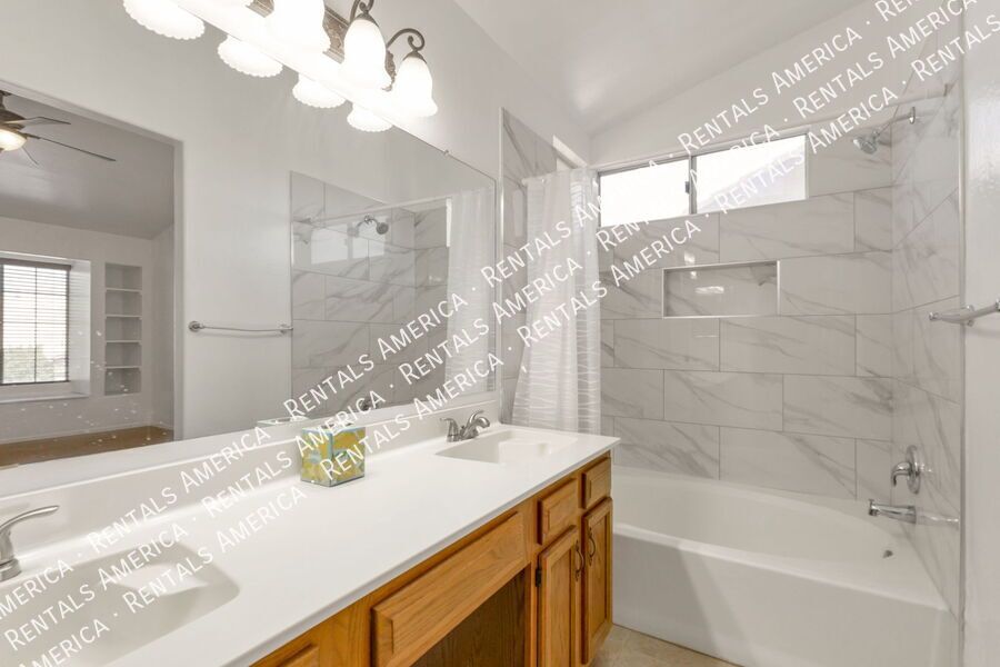 Beautiful 3 Bed/2.5 Bath in Chandler! property image