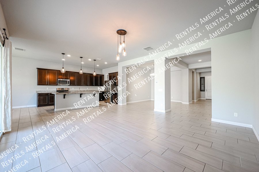 Single Level 4 Bed /Den w/ 3 full baths property image