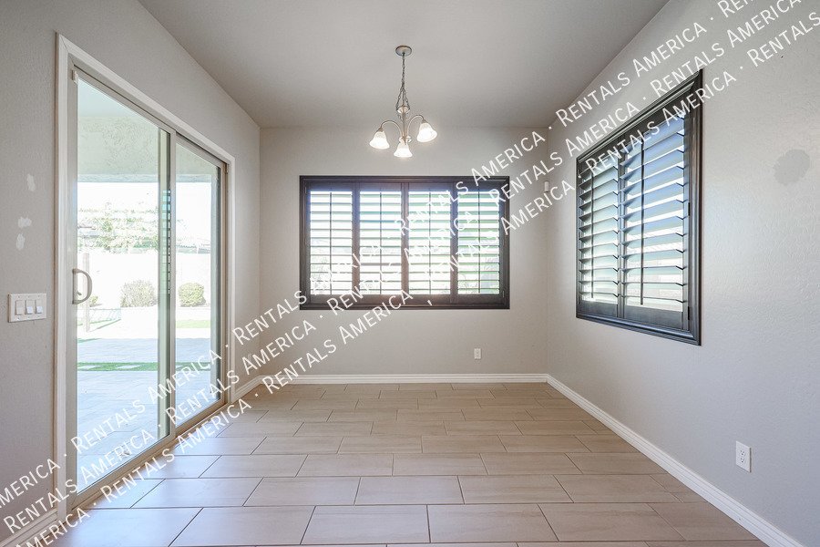 Single Level 4 Bed /Den w/ 3 full baths property image