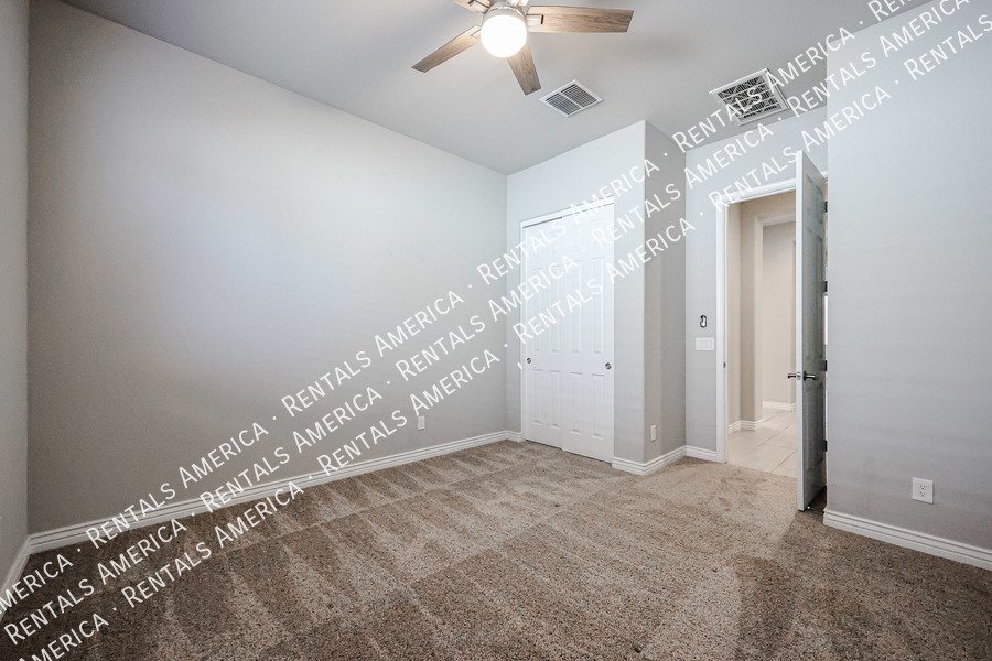 Single Level 4 Bed /Den w/ 3 full baths property image