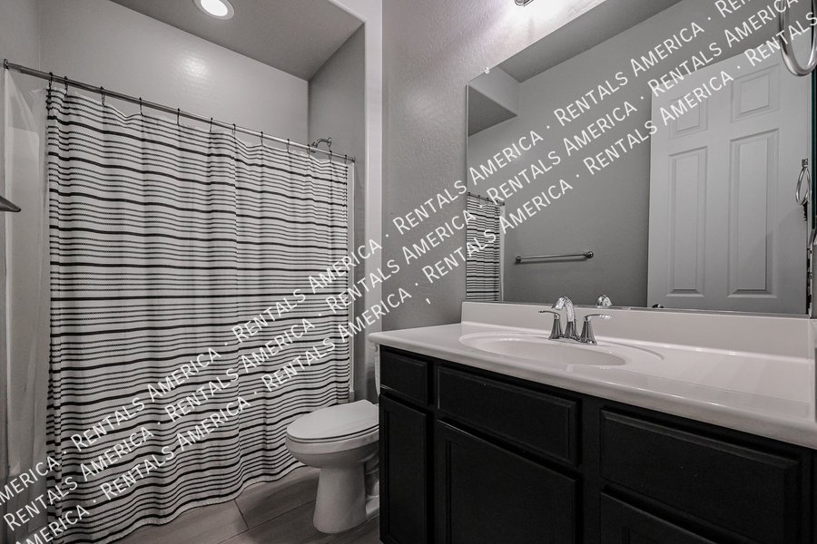 Single Level 4 Bed /Den w/ 3 full baths property image