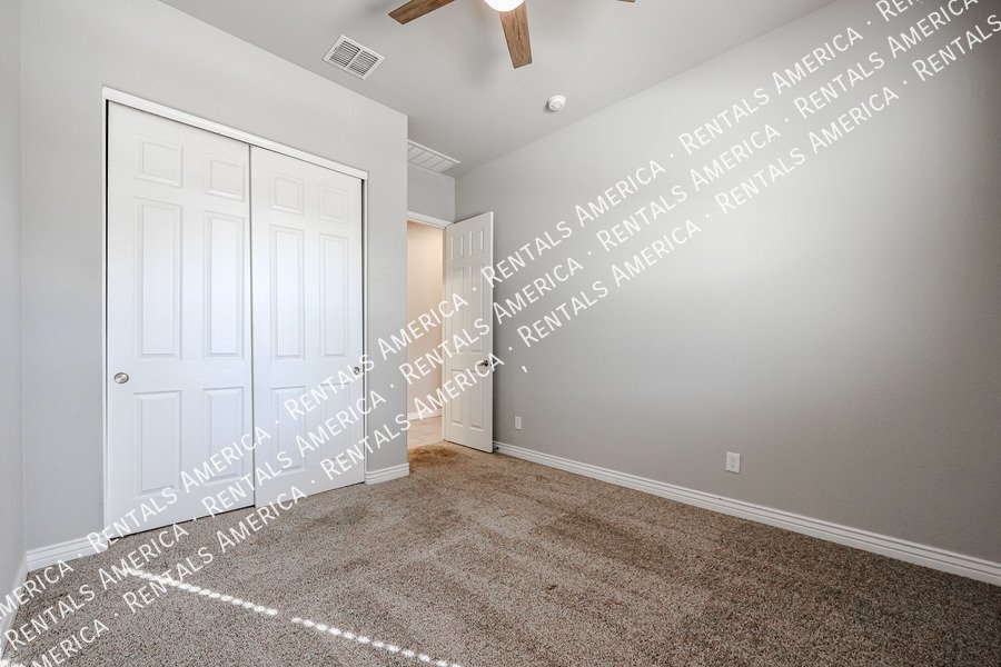 Single Level 4 Bed /Den w/ 3 full baths property image