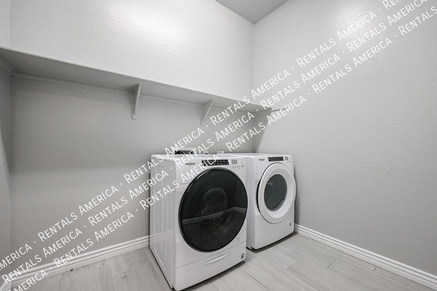 Single Level 4 Bed /Den w/ 3 full baths property image