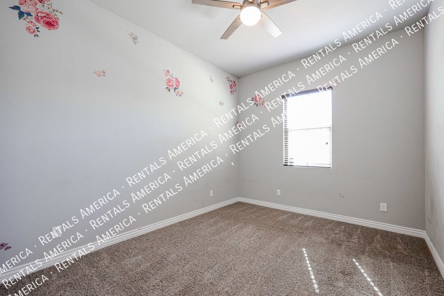 Single Level 4 Bed /Den w/ 3 full baths property image