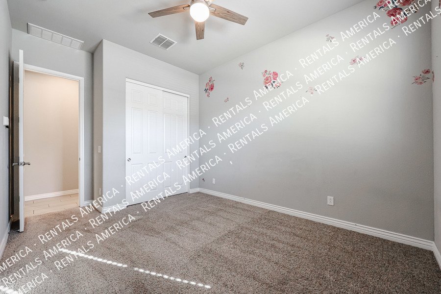 Single Level 4 Bed /Den w/ 3 full baths property image