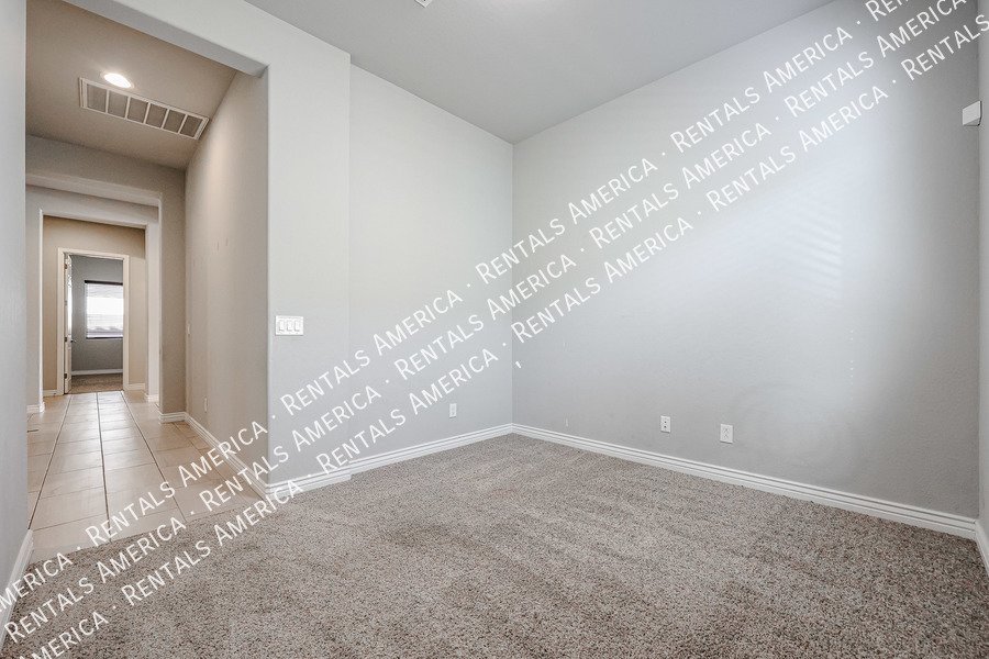 Single Level 4 Bed /Den w/ 3 full baths property image