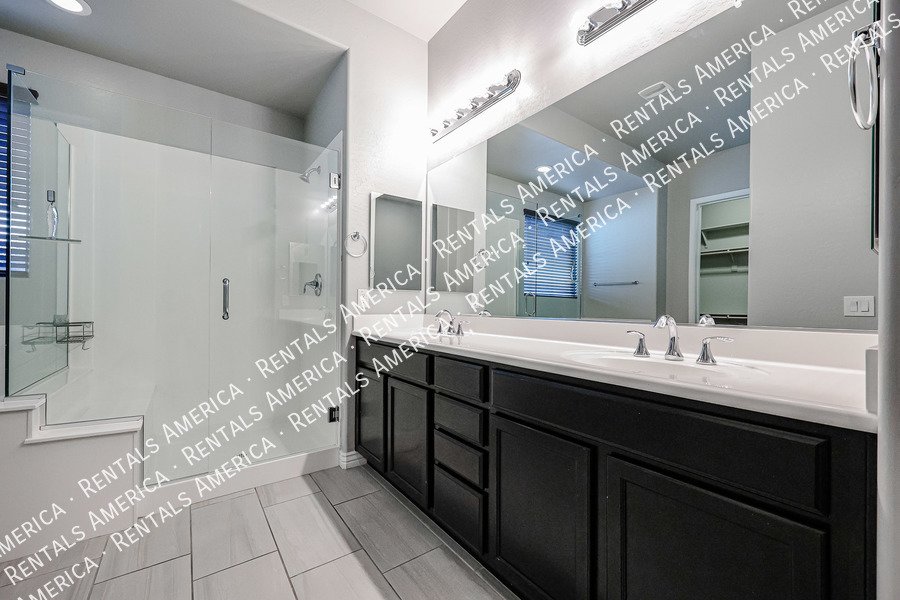 Single Level 4 Bed /Den w/ 3 full baths property image