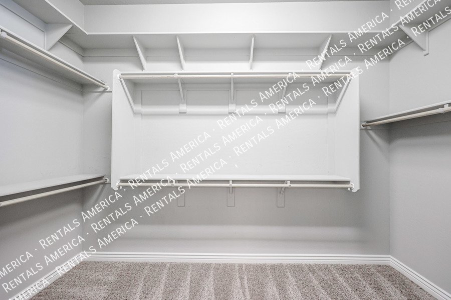 Single Level 4 Bed /Den w/ 3 full baths property image