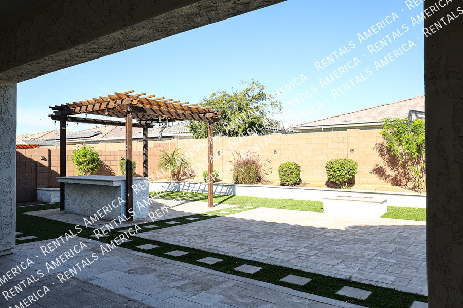 Single Level 4 Bed /Den w/ 3 full baths property image