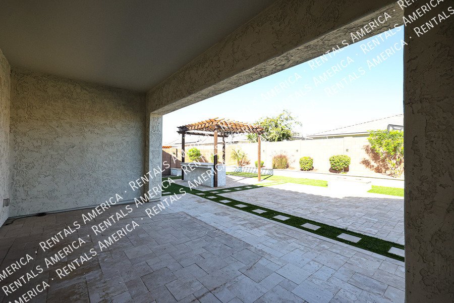 Single Level 4 Bed /Den w/ 3 full baths property image