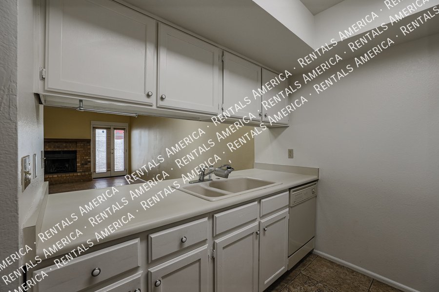 COMING SOON! Cute 2 Bed 2 Bath Townhome in Tempe! This s a Must-See! property image