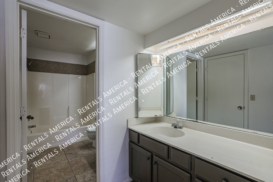 COMING SOON! Cute 2 Bed 2 Bath Townhome in Tempe! This s a Must-See! property image