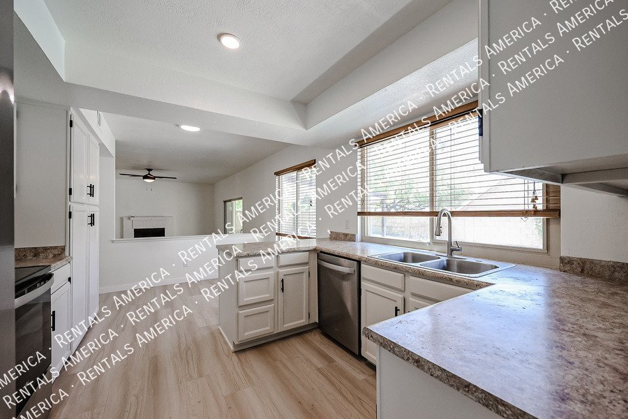 NO HOA, 4-bedroom, 3 bath w/ Private pool! property image