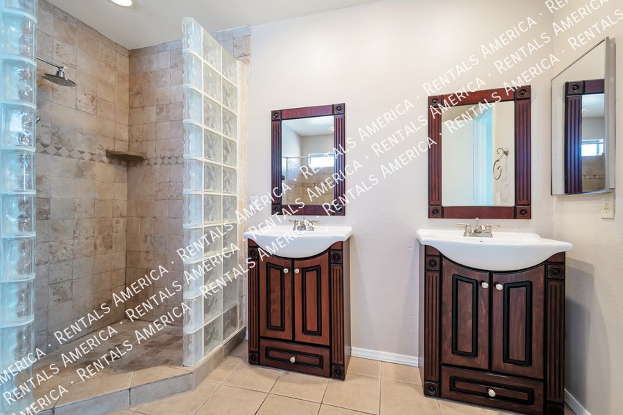 Location Location!!  3 bed 2.5 baths- 2 weeks free with 13-month Lease property image