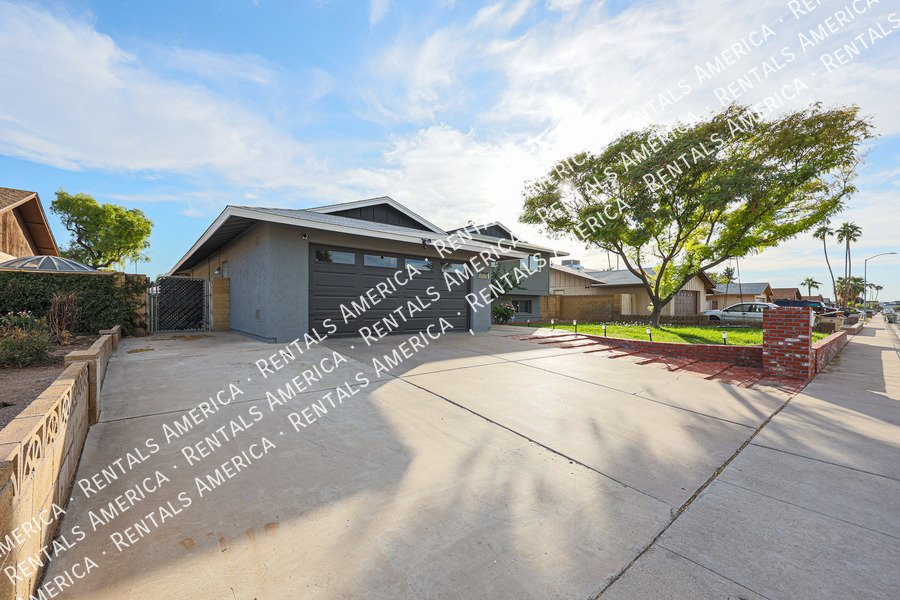 5 bedrooms, pool and Solar! property image