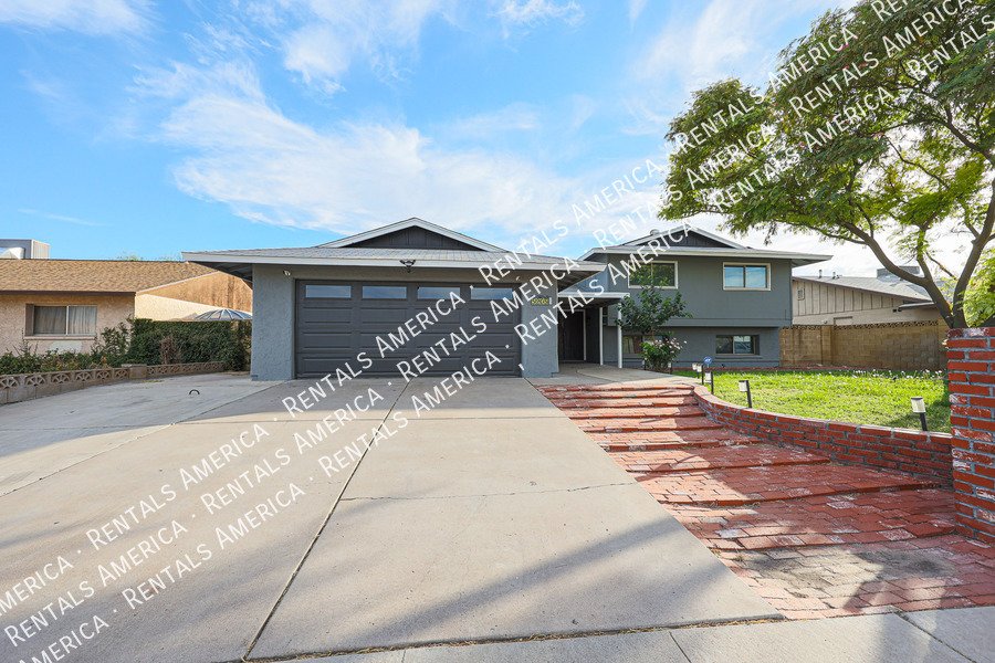 5 bedrooms, pool and Solar! property image