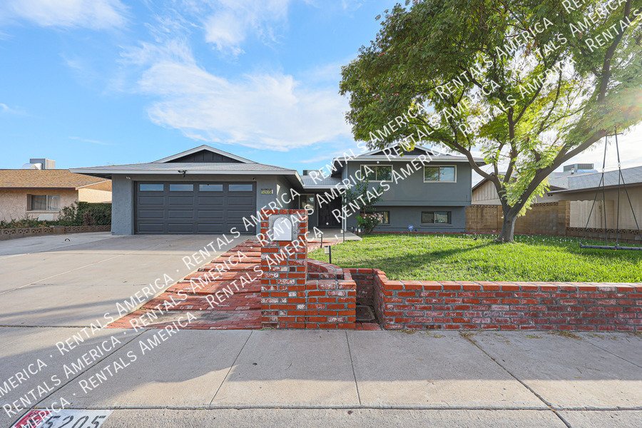 5 bedrooms, pool and Solar! property image