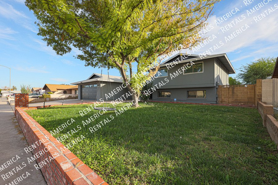 5 bedrooms, pool and Solar! property image