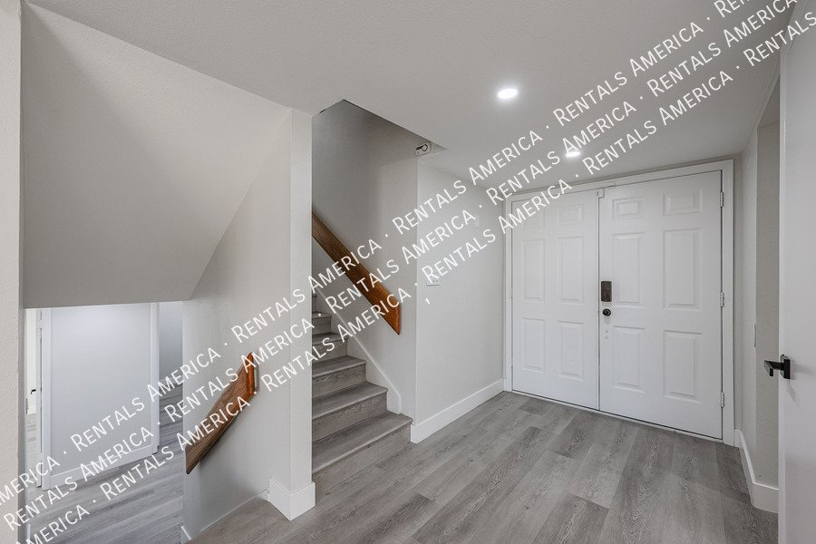 5 bedrooms, pool and Solar! property image