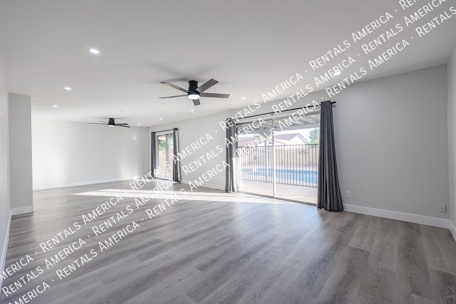5 bedrooms, pool and Solar! property image
