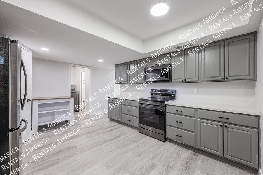 5 bedrooms, pool and Solar! property image