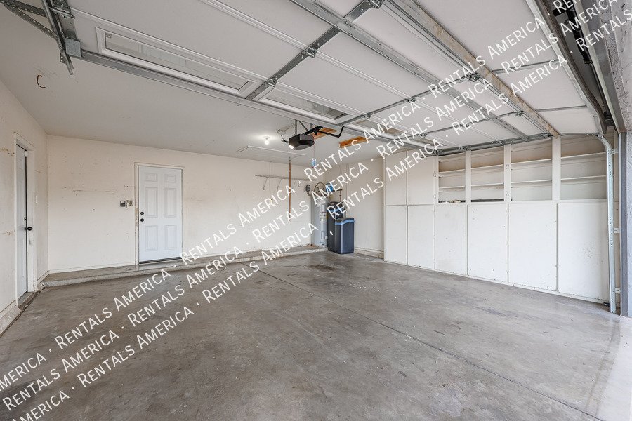 5 bedrooms, pool and Solar! property image