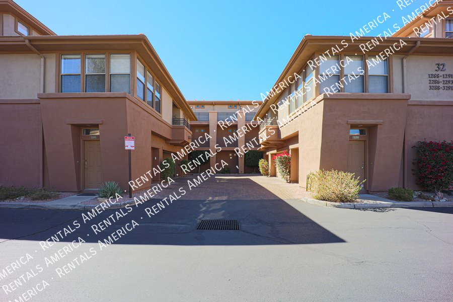 Scottsdale Greyhawk 2 BR/2 BA Condo w/ 1-car garage property image
