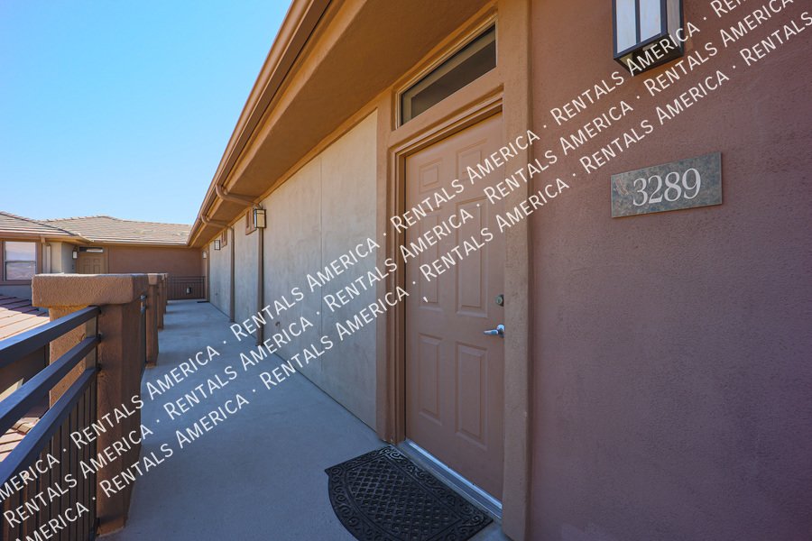 Scottsdale Greyhawk 2 BR/2 BA Condo w/ 1-car garage property image