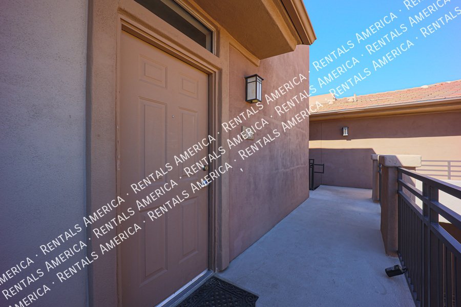 Scottsdale Greyhawk 2 BR/2 BA Condo w/ 1-car garage property image