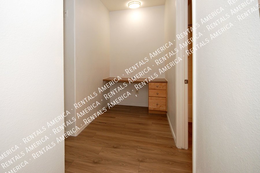 Scottsdale Greyhawk 2 BR/2 BA Condo w/ 1-car garage property image
