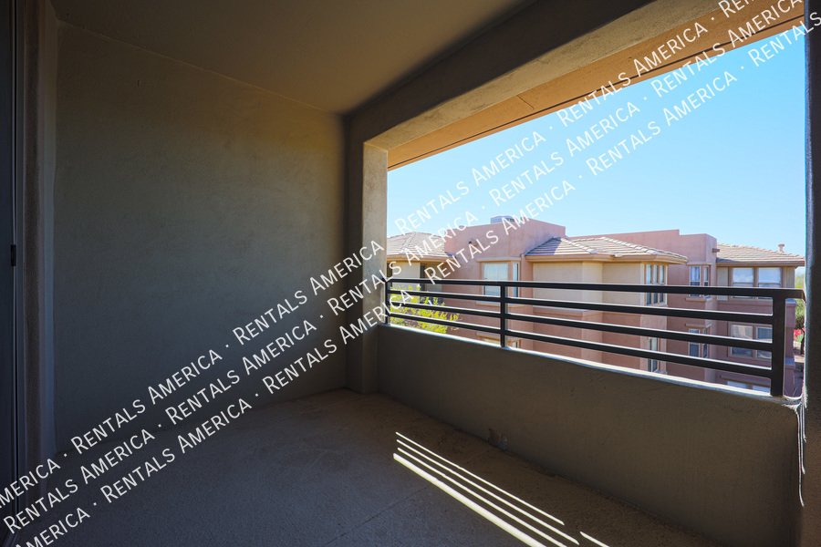 Scottsdale Greyhawk 2 BR/2 BA Condo w/ 1-car garage property image