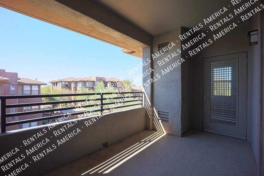 Scottsdale Greyhawk 2 BR/2 BA Condo w/ 1-car garage property image