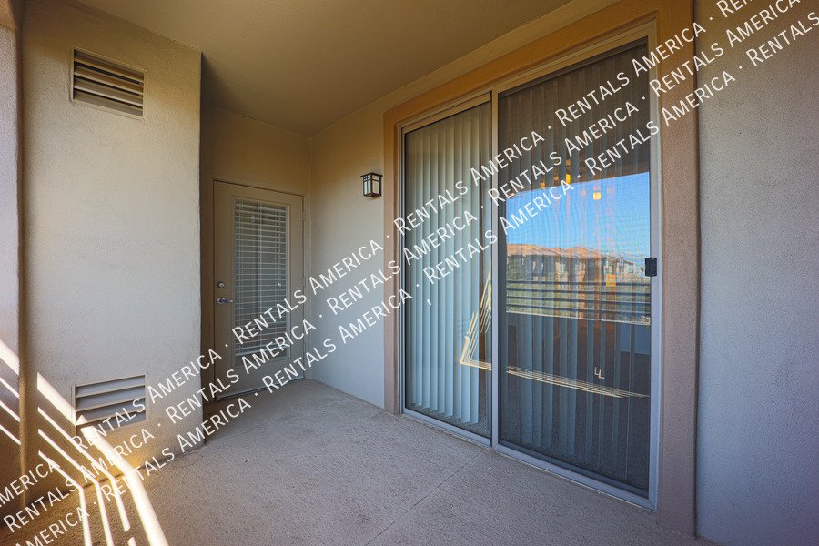 Scottsdale Greyhawk 2 BR/2 BA Condo w/ 1-car garage property image